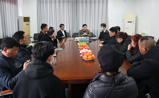 青海考察團(tuán)同菲思盾壁掛爐洽談合作