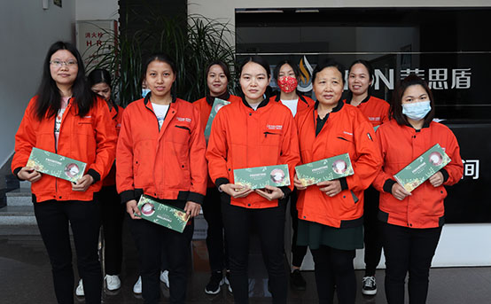 菲思頓公司三八女神節(jié)福利合影